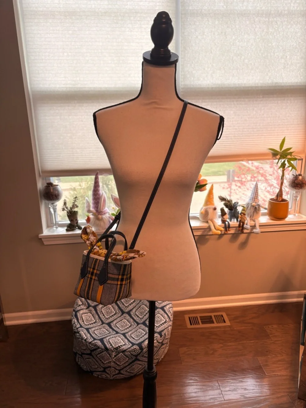 ✨Tory Burch (NWT) Perry Plaid Micro Tote✨ - Picture 3 of 11